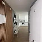A Top-floor Modern Located 100 Meters From The Lejlighed *