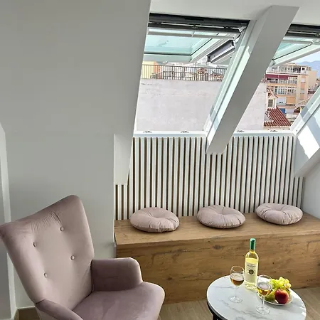 A Top-floor Modern Located 100 Meters From The Appartement