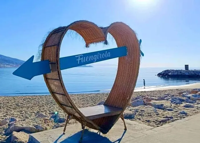 Apartament A Top-floor Modern Located 100 Meters From The *