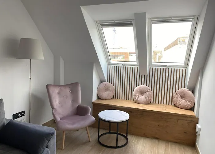 A Top-floor Modern Located 100 Meters From The Apartment *