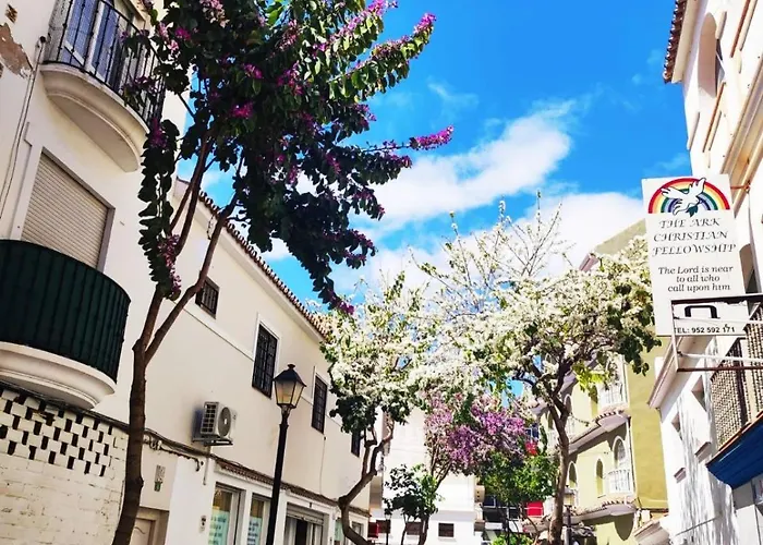 Apartament A Top-floor Modern Located 100 Meters From The *