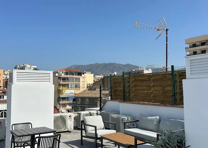 Apartament A Top-floor Modern Located 100 Meters From The