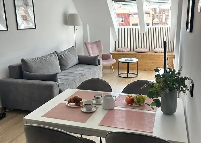 A Top-floor Modern Located 100 Meters From The Apartament