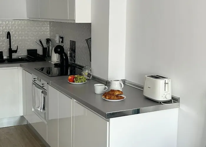 A Top-floor Modern Located 100 Meters From The Fuengirola