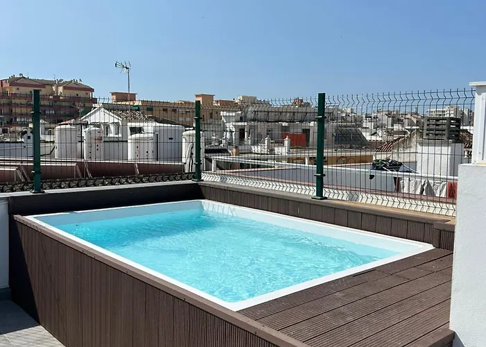 A Top-floor Modern Located 100 Meters From The * Fuengirola