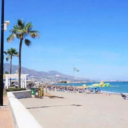 A Top-floor Modern Located 100 Meters From The Fuengirola