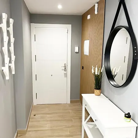 A Top-floor Modern Located 100 Meters From The Apartment *