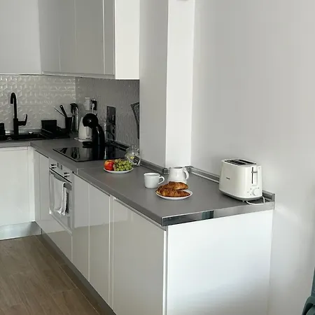 A Top-floor Modern Located 100 Meters From The Fuengirola