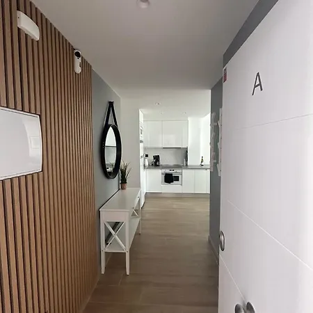 A Top-floor Modern Located 100 Meters From The Apartment *